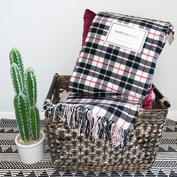 ThreadHouse Acrylic Woven Throw Blanket - Picture 5 of 5